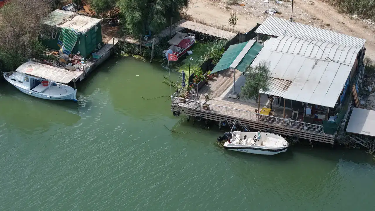 Acısu Nehri Kıyısında 300 Kaçak Konteyner İçin Yıkım Kararı 4